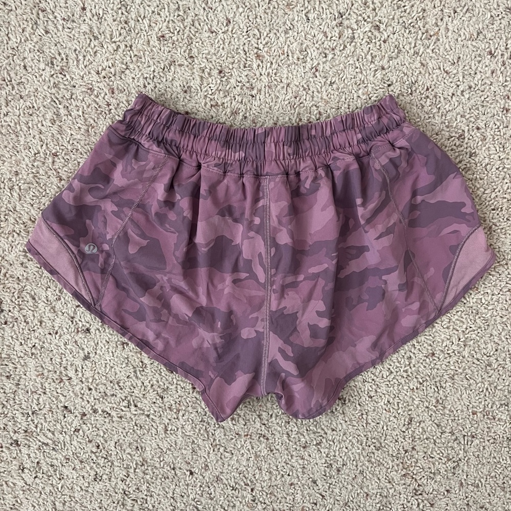 Lululemon Hotty Hot Low-Rise Lined Short 2.5”